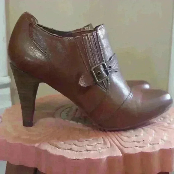 Audrey Brooke booties - Picture 4 of 5